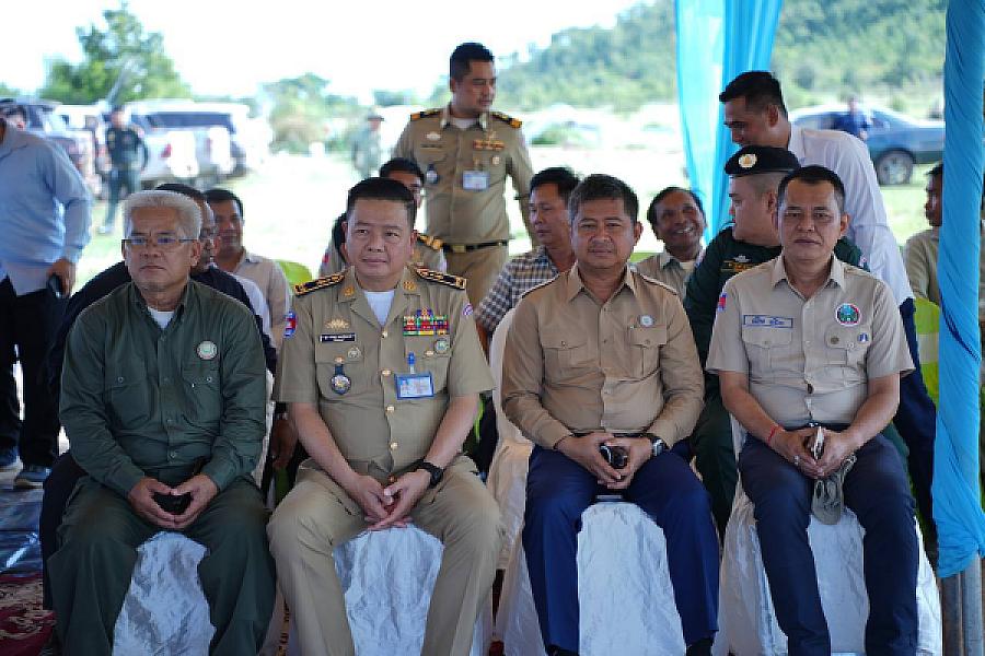 ឯកឧត្តម គន់ គីម អញ្ជើញជាអធិបតីក្នុងពិធីបញ្ចុះបឋមសិលាសាងសង់ផ្ទះជូនអតីតយុទ្ធជន ស្រុកគាស់ក្រឡ ខេត្តបាត់ដំបង - Image 7