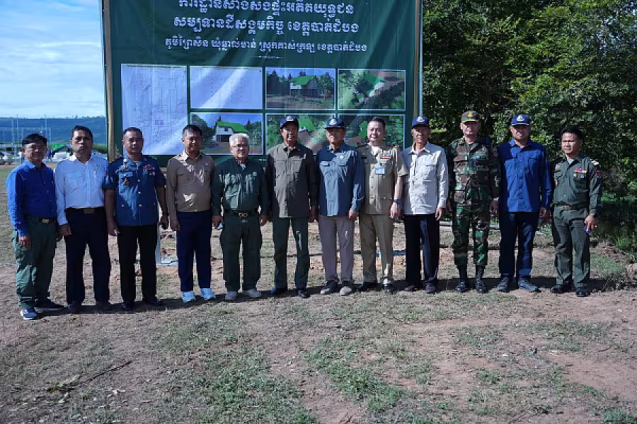 ឯកឧត្តម គន់ គីម អញ្ជើញជាអធិបតីក្នុងពិធីបញ្ចុះបឋមសិលាសាងសង់ផ្ទះជូនអតីតយុទ្ធជន ស្រុកគាស់ក្រឡ ខេត្តបាត់ដំបង - Image 8