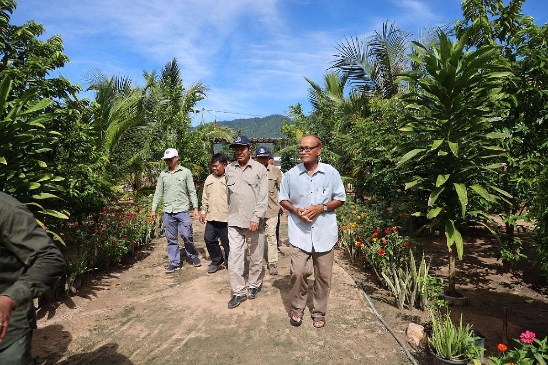 ឯកឧត្តមកិត្តិសង្គហបណ្ឌិត គន់ គីម ចុះពិនិត្យការរស់នៅ និងជីវភាពអតីតយុទ្ធជន នៅភូមិប៊ុនរ៉ានីសែនជ័យដំណាក់ទ្រយឹង