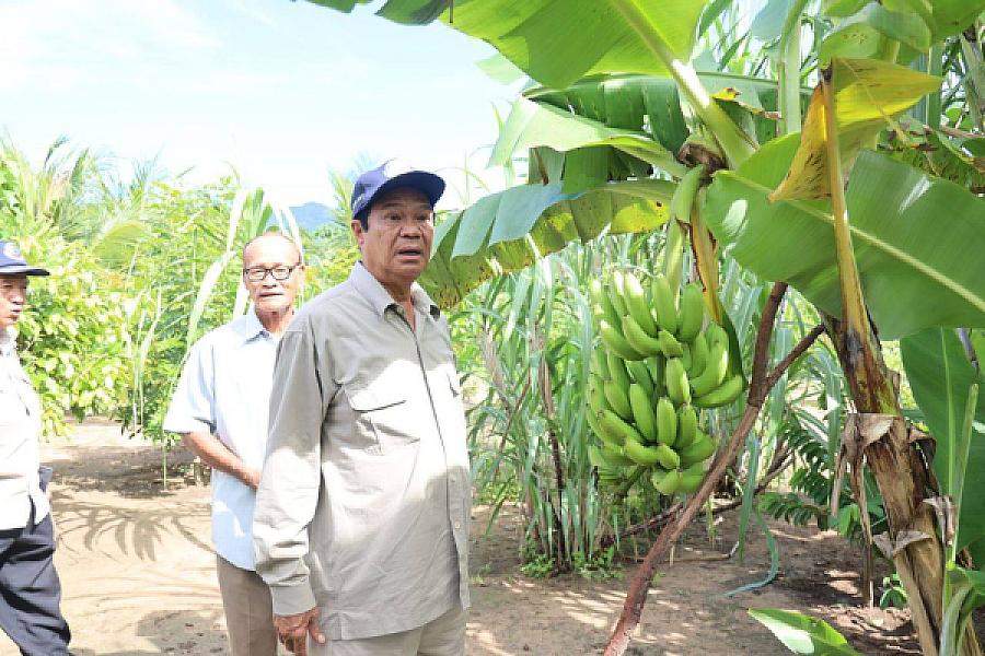 ឯកឧត្តមកិត្តិសង្គហបណ្ឌិត គន់ គីម ចុះពិនិត្យការរស់នៅ និងជីវភាពអតីតយុទ្ធជន នៅភូមិប៊ុនរ៉ានីសែនជ័យដំណាក់ទ្រយឹង - Image 2