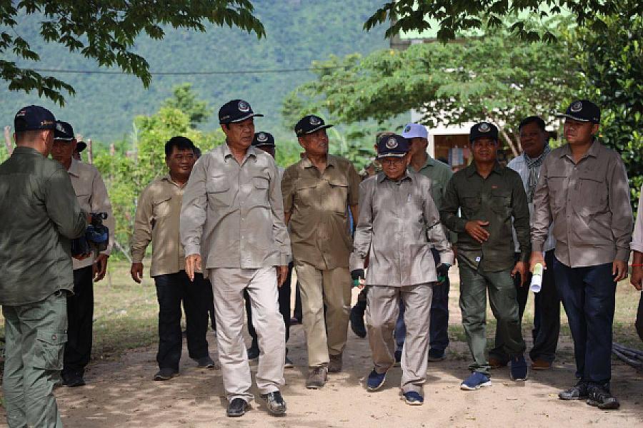 ឯកឧត្តមកិត្តិសង្គហបណ្ឌិត គន់ គីម ចុះពិនិត្យការរស់នៅ និងជីវភាពអតីតយុទ្ធជន នៅភូមិប៊ុនរ៉ានីសែនជ័យដំណាក់ទ្រយឹង - Image 3