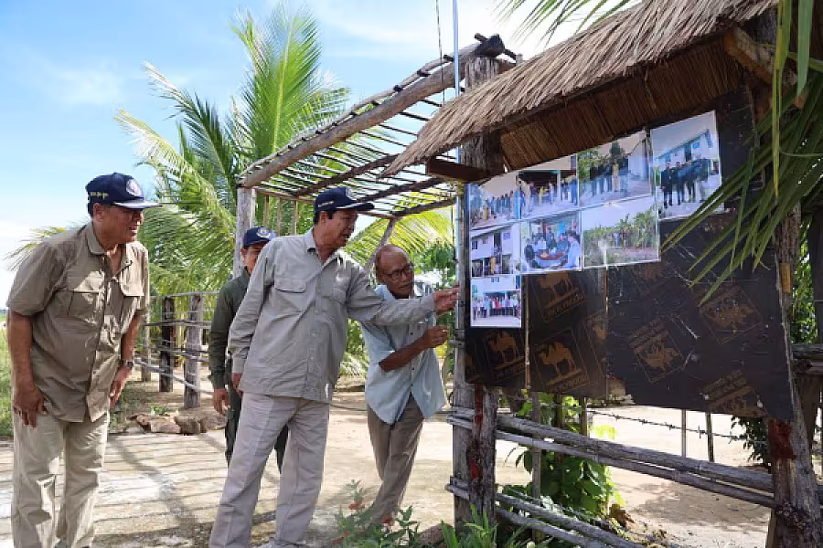 ឯកឧត្តមកិត្តិសង្គហបណ្ឌិត គន់ គីម ចុះពិនិត្យការរស់នៅ និងជីវភាពអតីតយុទ្ធជន នៅភូមិប៊ុនរ៉ានីសែនជ័យដំណាក់ទ្រយឹង - Image 4