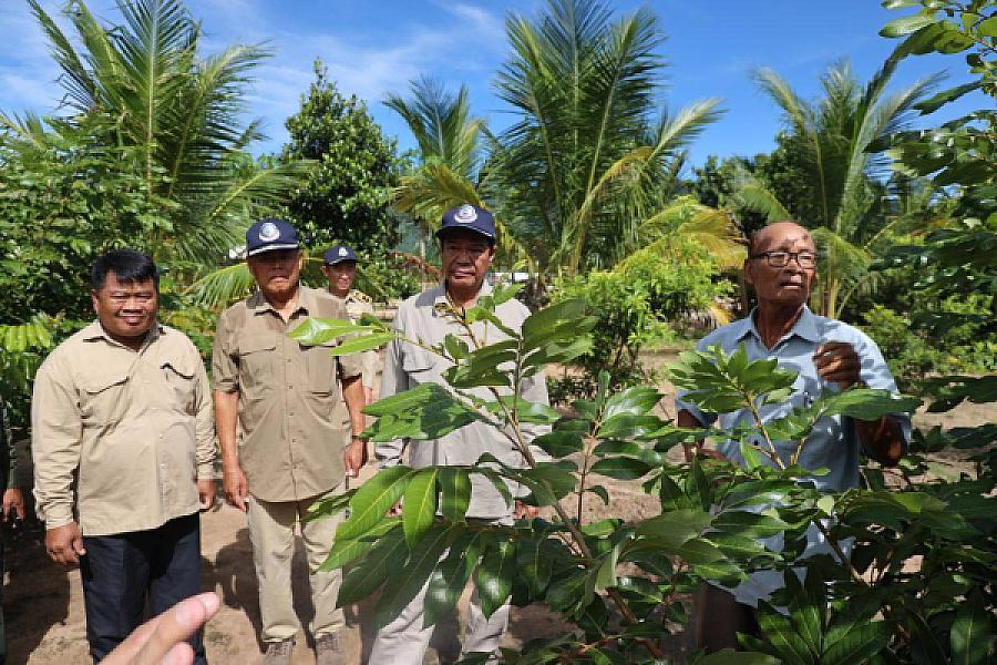 ឯកឧត្តមកិត្តិសង្គហបណ្ឌិត គន់ គីម ចុះពិនិត្យការរស់នៅ និងជីវភាពអតីតយុទ្ធជន នៅភូមិប៊ុនរ៉ានីសែនជ័យដំណាក់ទ្រយឹង - Image 6