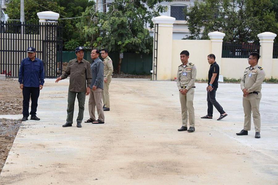 ឯកឧត្តមកិត្តិសង្គហបណ្ឌិត គន់ គីម បានអញ្ជើញចុះពិនិត្យវឌ្ឍនភាពការងារ និងរៀបចំទីស្នាក់សមាគមអតីតយុទ្ធជនកម្ពុជា - Image 2