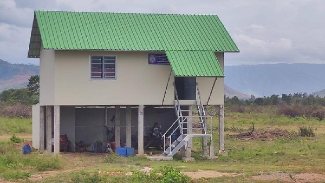 កម្លាំងប៉ុស្តិ៍នគរបាលដូនបាដឹកនាំក្រុមការងារចុះបោះពុងផ្លូវក្នុងភូមិអតីតយុទ្ធជនខេត្តបាត់ដំបង - Image 4