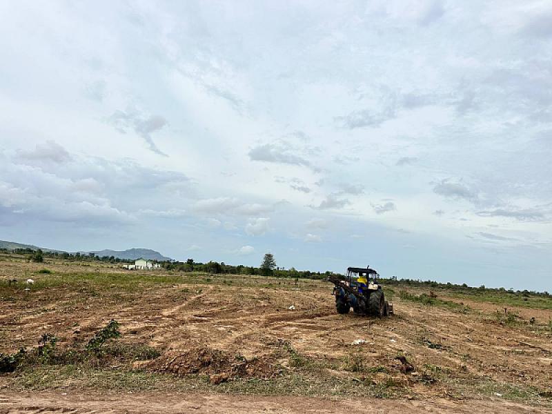 កម្លាំងប៉ុស្តិ៍នគរបាលដូនបាដឹកនាំក្រុមការងារចុះបោះពុងផ្លូវក្នុងភូមិអតីតយុទ្ធជនខេត្តបាត់ដំបង - Image 9