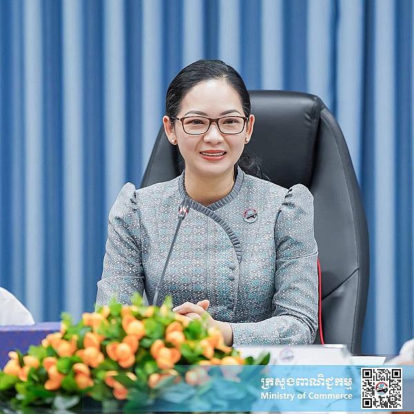 លោកជំទាវ ចម និមល រដ្ឋមន្រ្តីក្រសួងពាណិជ្ជកម្ម បានឧបត្ថម្ភថវិកា ១០ ០០០ ដុល្លារ ដើម្បីរៀបចំមហាសន្និបាតវិសាមញ្ញទូទាំងប្រទេស តំណាងសមាគមអតីតយុទ្ធជកម្ពុជា