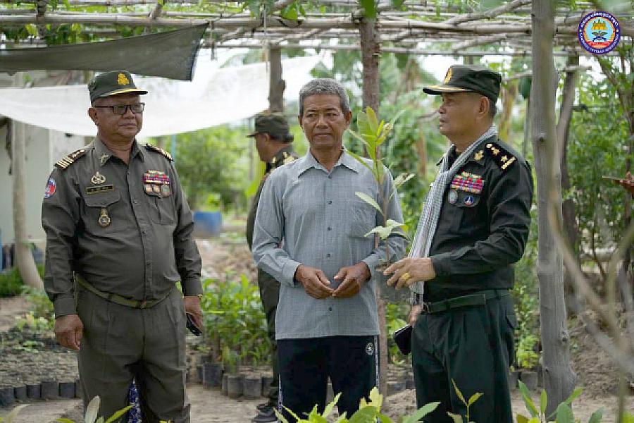 ស.អ.ក ខេត្តកំពង់ឆ្នាំង ដឹកនាំក្រុមការងារ ចុះពិនិត្យជីវភាពរស់នៅ និងនាំយកអំណោយរបស់សម្ដេចធិបតីជូនគ្រួសារអតីតយុទ្ធជន៣គ្រួសារ  - Image 5