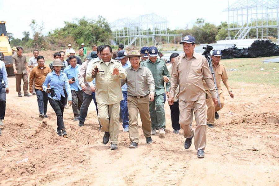 ឯកឧត្តមកិត្តិសង្គហបណ្ឌិត គន់ គីម អញ្ជើញពិនិត្យការកសាងហេដ្ឋារចនាសម្ព័ន្ធ និងសាងសង់ផ្ទះជូនអតីតយុទ្ធជននៅខេត្តបាត់ដំបង