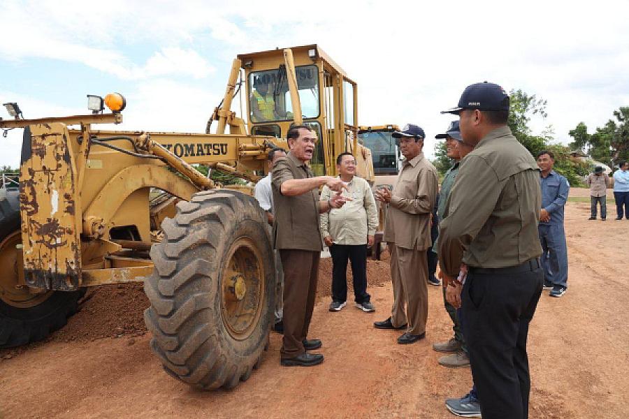 ឯកឧត្តមកិត្តិសង្គហបណ្ឌិត គន់ គីម អញ្ជើញពិនិត្យការកសាងហេដ្ឋារចនាសម្ព័ន្ធ និងសាងសង់ផ្ទះជូនអតីតយុទ្ធជននៅខេត្តបាត់ដំបង - Image 2