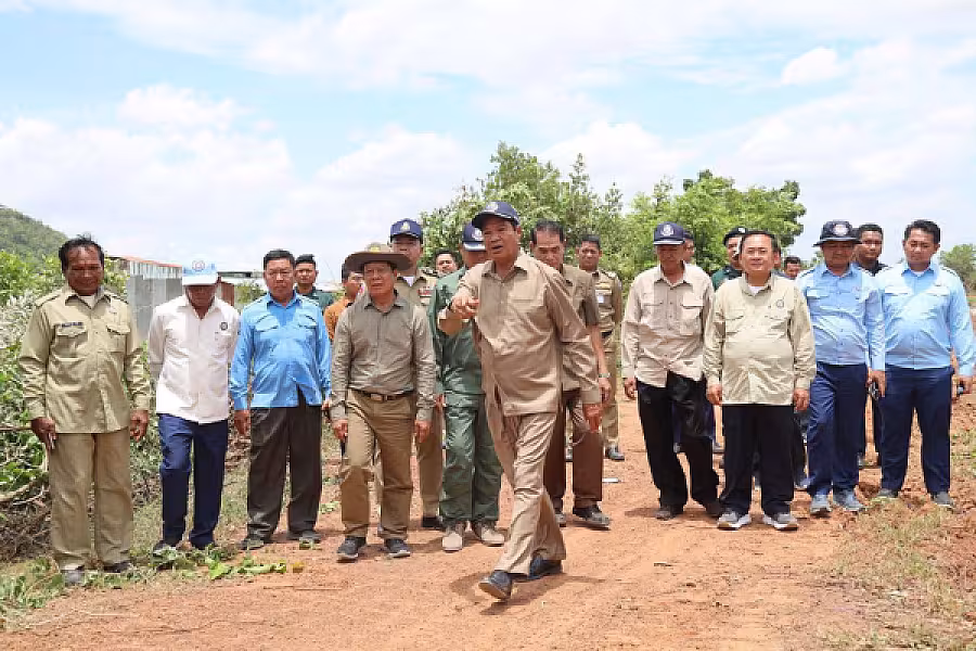 ឯកឧត្តមកិត្តិសង្គហបណ្ឌិត គន់ គីម អញ្ជើញពិនិត្យការកសាងហេដ្ឋារចនាសម្ព័ន្ធ និងសាងសង់ផ្ទះជូនអតីតយុទ្ធជននៅខេត្តបាត់ដំបង - Image 5