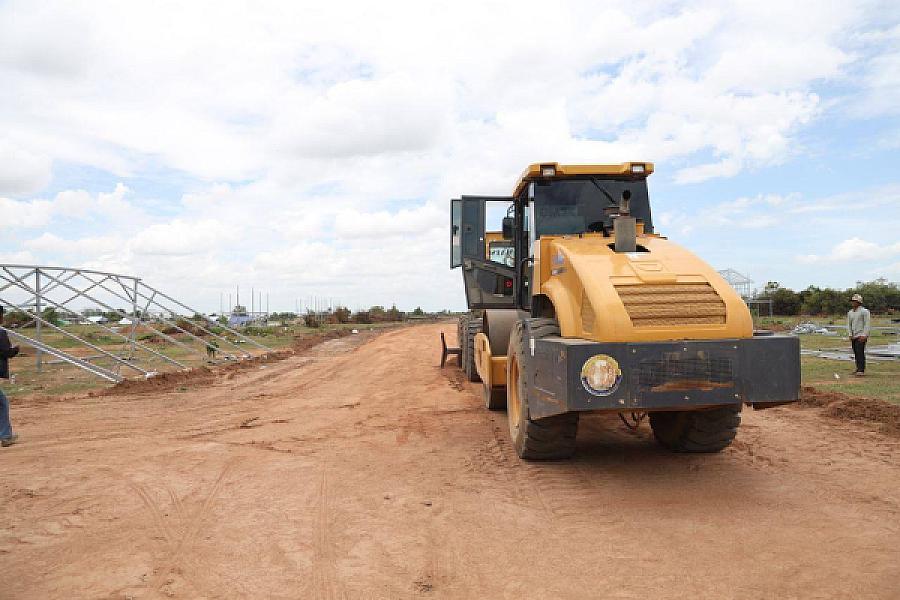 ឯកឧត្តមកិត្តិសង្គហបណ្ឌិត គន់ គីម អញ្ជើញពិនិត្យការកសាងហេដ្ឋារចនាសម្ព័ន្ធ និងសាងសង់ផ្ទះជូនអតីតយុទ្ធជននៅខេត្តបាត់ដំបង - Image 7