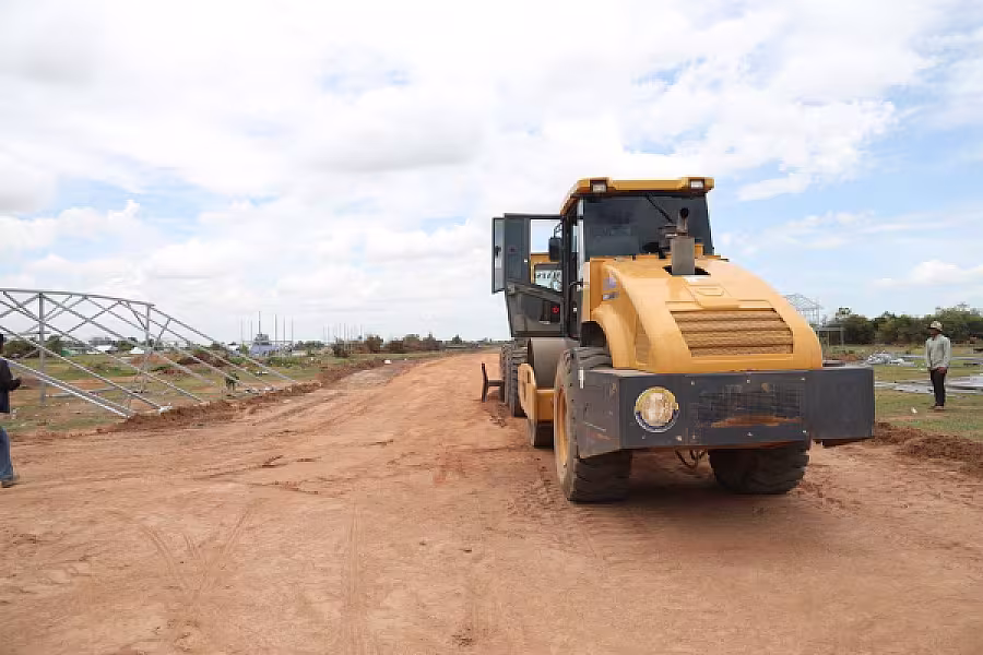 ឯកឧត្តមកិត្តិសង្គហបណ្ឌិត គន់ គីម អញ្ជើញពិនិត្យការកសាងហេដ្ឋារចនាសម្ព័ន្ធ និងសាងសង់ផ្ទះជូនអតីតយុទ្ធជននៅខេត្តបាត់ដំបង - Image 7