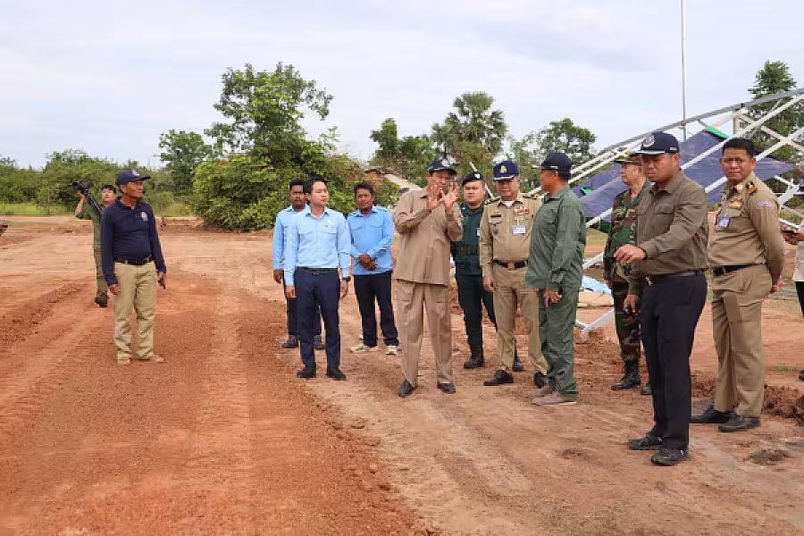 ឯកឧត្តមកិត្តិសង្គហបណ្ឌិត គន់ គីម អញ្ជើញពិនិត្យការកសាងហេដ្ឋារចនាសម្ព័ន្ធ និងសាងសង់ផ្ទះជូនអតីតយុទ្ធជននៅខេត្តបាត់ដំបង - Image 9