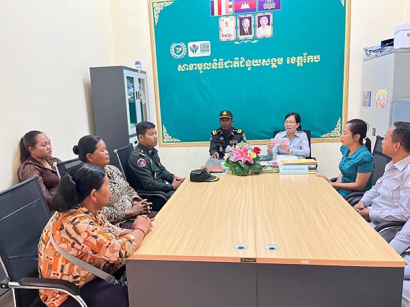 ស.អ.ក ខេត្តកែប នាំយកថវិកាធានារ៉ាប់រងសង្គមជូនគ្រួសារសពសមាជិកសមាគមអតីតយុទ្ធជន ចំនួន២គ្រួសារ - Image 4