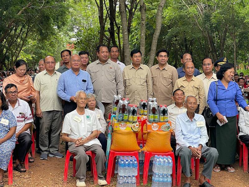 គ្រួសារអតីតយុទ្ធជន និវត្តជន និងគ្រួសារកងទ័ពចំនួន ២៩០គ្រួសារ ទទួលអំណោយដ៏ថ្លៃថ្លារបស់សម្ដេចធិបតី  - Image 5