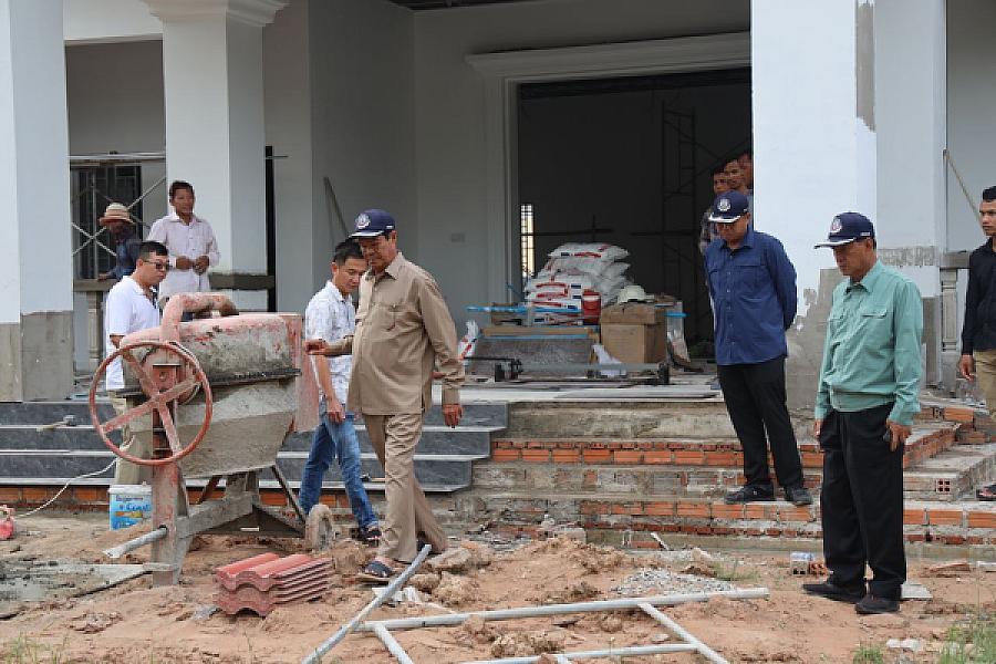 ឯកឧត្តមកិត្តិសង្គហបណ្ឌិត គន់ គីម បានអញ្ជើញត្រួតពិនិត្យក្រុមការងារសាងសង់ទីស្នាក់សមាគមអតីតយុទ្ធជនកម្ពុជាខេត្តពោធិ៍សាត់ ស្ថិតក្នុងក្រុងពោធិ៍សាត់ - Image 5