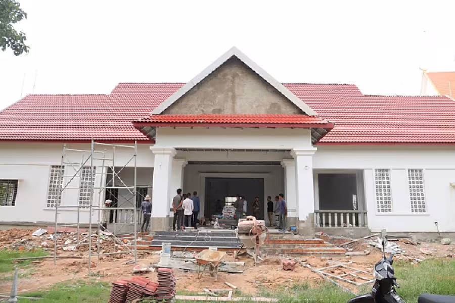 ឯកឧត្តមកិត្តិសង្គហបណ្ឌិត គន់ គីម បានអញ្ជើញត្រួតពិនិត្យក្រុមការងារសាងសង់ទីស្នាក់សមាគមអតីតយុទ្ធជនកម្ពុជាខេត្តពោធិ៍សាត់ ស្ថិតក្នុងក្រុងពោធិ៍សាត់ - Image 9