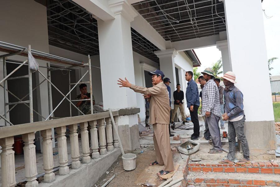 ឯកឧត្តមកិត្តិសង្គហបណ្ឌិត គន់ គីម បានអញ្ជើញត្រួតពិនិត្យក្រុមការងារសាងសង់ទីស្នាក់សមាគមអតីតយុទ្ធជនកម្ពុជាខេត្តពោធិ៍សាត់ ស្ថិតក្នុងក្រុងពោធិ៍សាត់ - Image 10