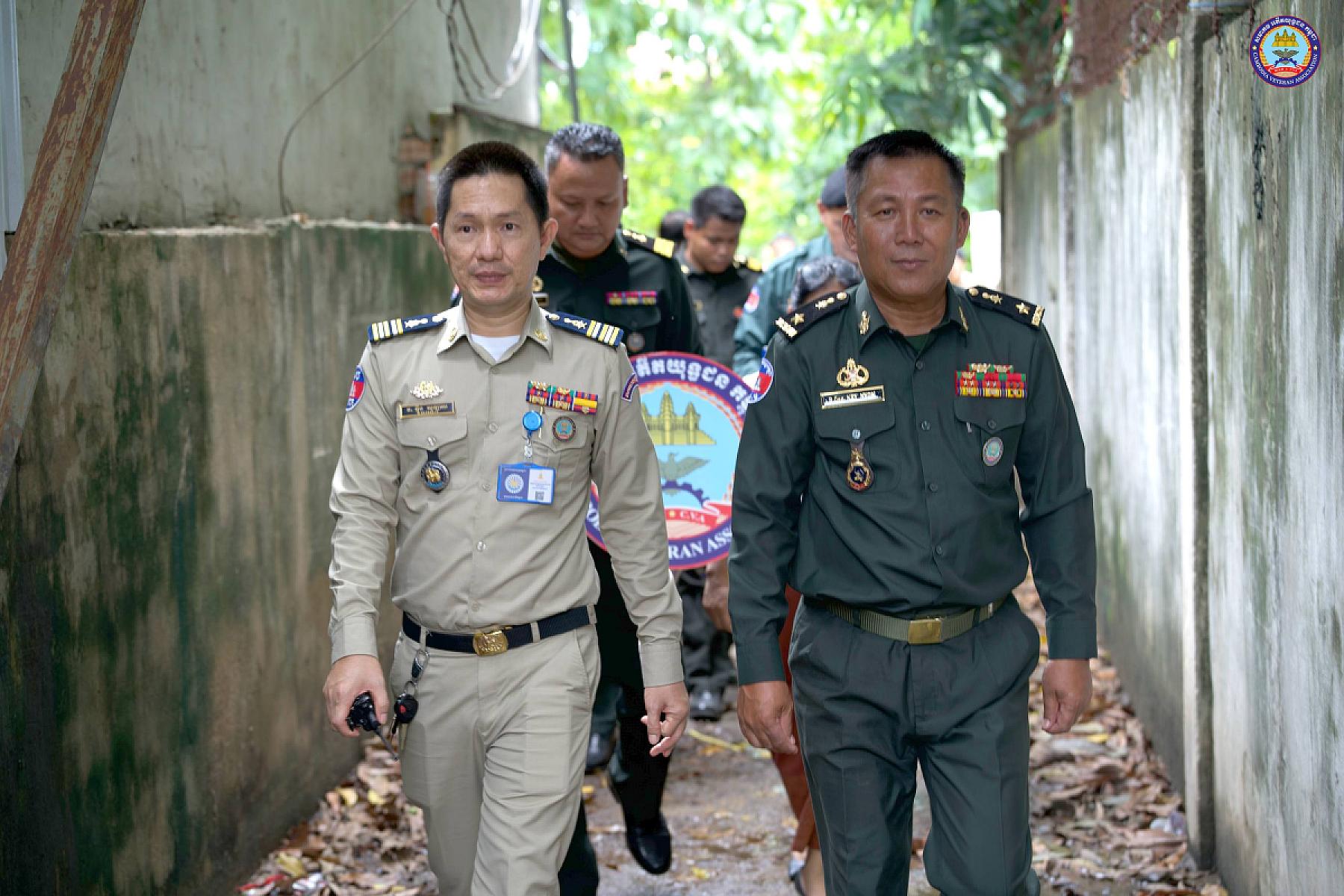 ស.អ.ក ខេត្តកណ្តាល ចុះជួបសំណេះសំណាល និងជូនអំណោយបងប្អូនអតីតយុទ្ធជនចំនួន ០៣គ្រួសារ