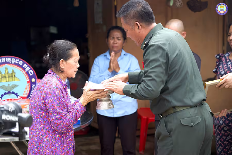 ស.អ.ក ខេត្តកណ្តាល ចុះជួបសំណេះសំណាល និងជូនអំណោយបងប្អូនអតីតយុទ្ធជនចំនួន ០៣គ្រួសារ - Image 4