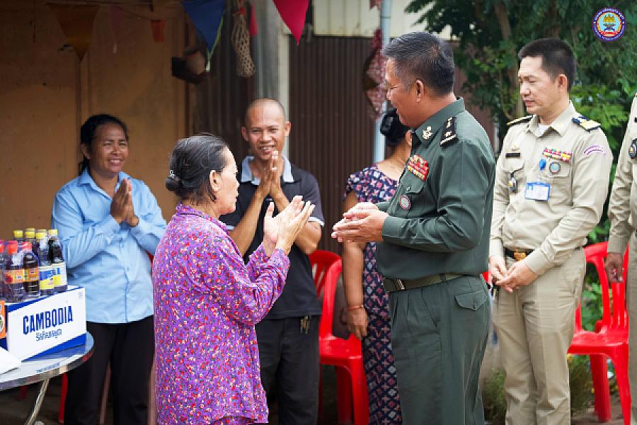 ស.អ.ក ខេត្តកណ្តាល ចុះជួបសំណេះសំណាល និងជូនអំណោយបងប្អូនអតីតយុទ្ធជនចំនួន ០៣គ្រួសារ - Image 8