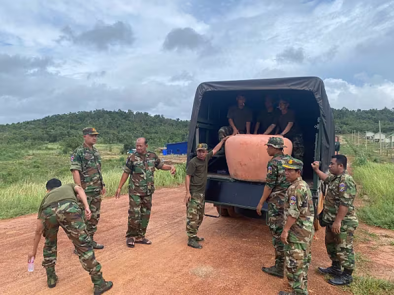 ស.អ.ក ខេត្តព្រះសីហនុ នាំយកពាង និងដើមចេក ចែកជូនបងប្អូនអតីតយុទ្ធជនសម្រាប់ប្រើប្រាស់ និងបង្កបង្កើនផល