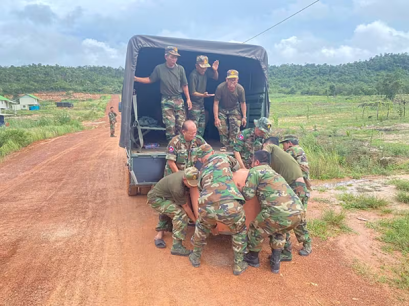 ស.អ.ក ខេត្តព្រះសីហនុ នាំយកពាង និងដើមចេក ចែកជូនបងប្អូនអតីតយុទ្ធជនសម្រាប់ប្រើប្រាស់ និងបង្កបង្កើនផល - Image 2