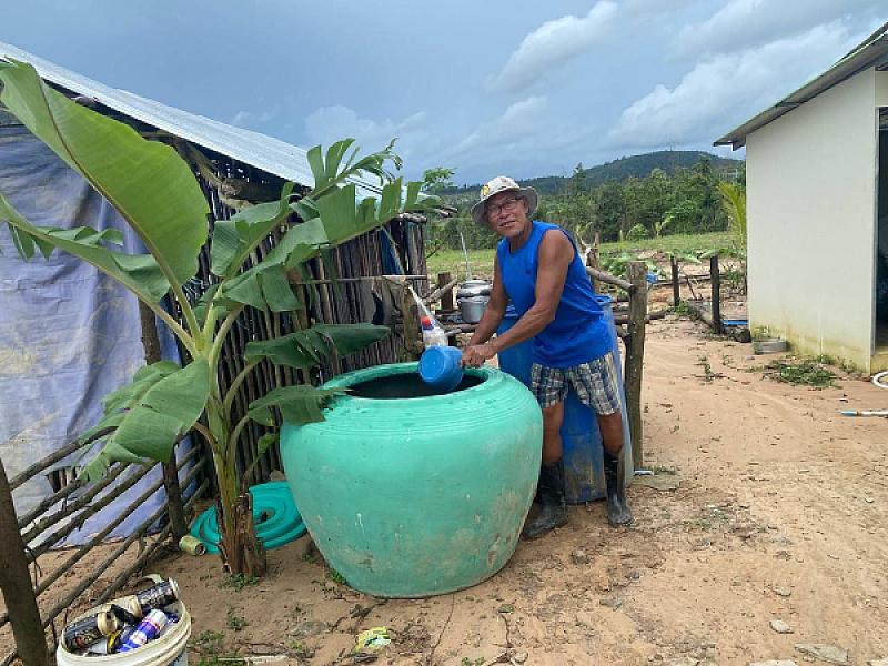 ស.អ.ក ខេត្តព្រះសីហនុ នាំយកពាង និងដើមចេក ចែកជូនបងប្អូនអតីតយុទ្ធជនសម្រាប់ប្រើប្រាស់ និងបង្កបង្កើនផល - Image 4