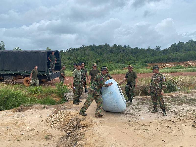 ស.អ.ក ខេត្តព្រះសីហនុ នាំយកពាង និងដើមចេក ចែកជូនបងប្អូនអតីតយុទ្ធជនសម្រាប់ប្រើប្រាស់ និងបង្កបង្កើនផល - Image 5