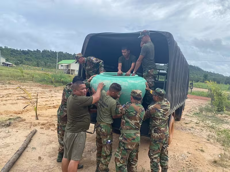 ស.អ.ក ខេត្តព្រះសីហនុ នាំយកពាង និងដើមចេក ចែកជូនបងប្អូនអតីតយុទ្ធជនសម្រាប់ប្រើប្រាស់ និងបង្កបង្កើនផល - Image 6