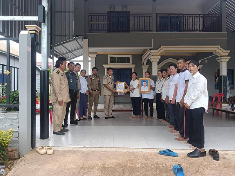 ស.អ.ក ខេត្តបន្ទាយមានជ័យ នាំយកថវិកាបេឡាមរណសង្គ្រោះប្រគល់ជូនគ្រួសារសពអតីតយុទ្ធជនចំនួន ២ គ្រួសារ