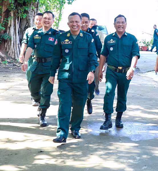 មន្រ្តីនគរបាលជាតិ និងនិវត្តន៍ជន ក្នុងខេត្តកំពង់ចាម ទទួលបានអំណោយដ៏ថ្លៃថ្លារបស់សម្ដេចធិបតី - Image 9