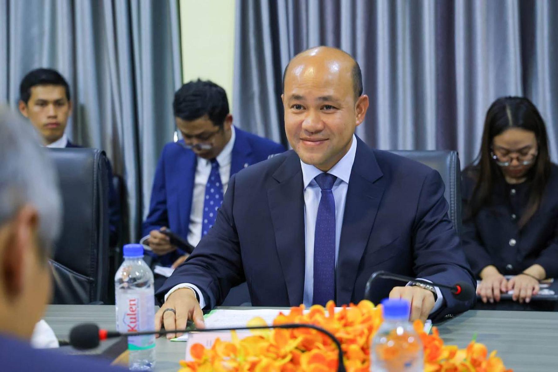 ឯកឧត្តម ហ៊ុន ម៉ានី ឧបនាយករដ្ឋមន្រ្តី រដ្ឋមន្រ្តីក្រសួងមុខងារសាធារណៈ បានឧបត្ថម្ភថវិកា ១០ ០០០ ដុល្លារ ដើម្បីរៀបចំមហាសន្និបាតវិសាមញ្ញទូទាំងប្រទេស តំណាងសមាគមអតីតយុទ្ធជកម្ពុជា