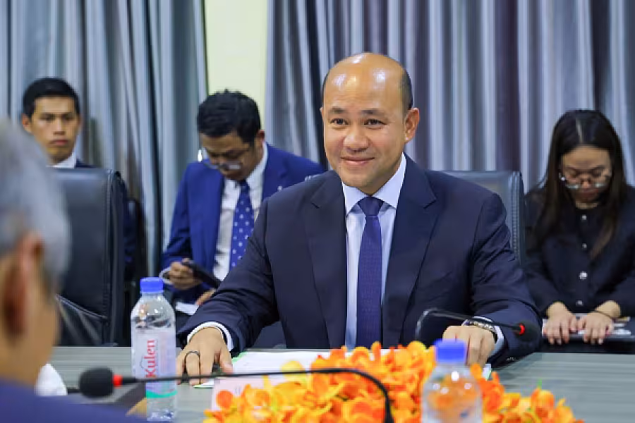 ឯកឧត្តម ហ៊ុន ម៉ានី ឧបនាយករដ្ឋមន្រ្តី រដ្ឋមន្រ្តីក្រសួងមុខងារសាធារណៈ បានឧបត្ថម្ភថវិកា ១០ ០០០ ដុល្លារ ដើម្បីរៀបចំមហាសន្និបាតវិសាមញ្ញទូទាំងប្រទេស តំណាងសមាគមអតីតយុទ្ធជកម្ពុជា