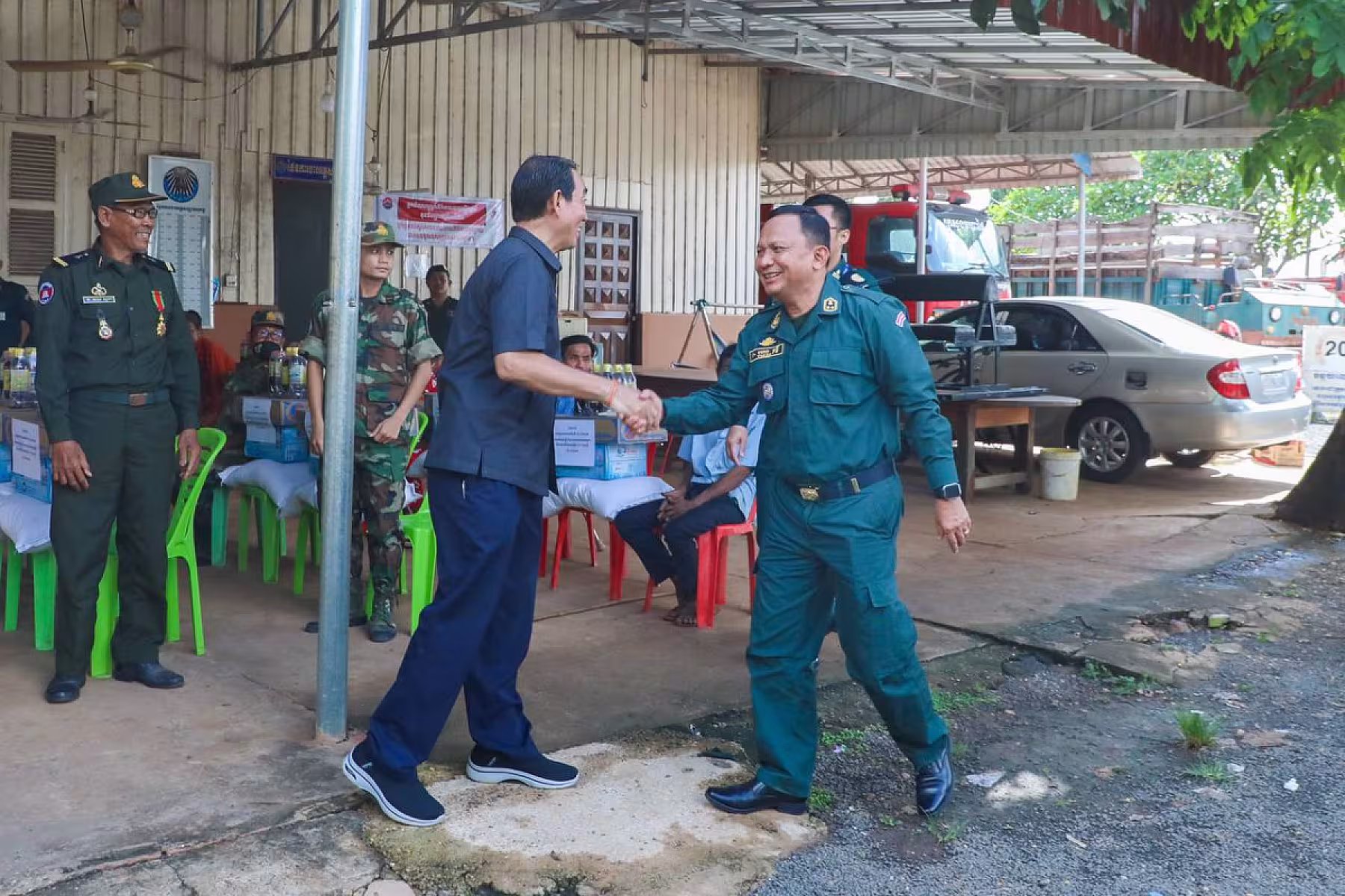 មន្រ្តីនគរបាលជាតិ និងនិវត្តន៍ជន ក្នុងខេត្តកំពង់ចាមចំនួន ១៣នាក់ ទទួលបានអំណោយពីសម្ដេចធិបតី 