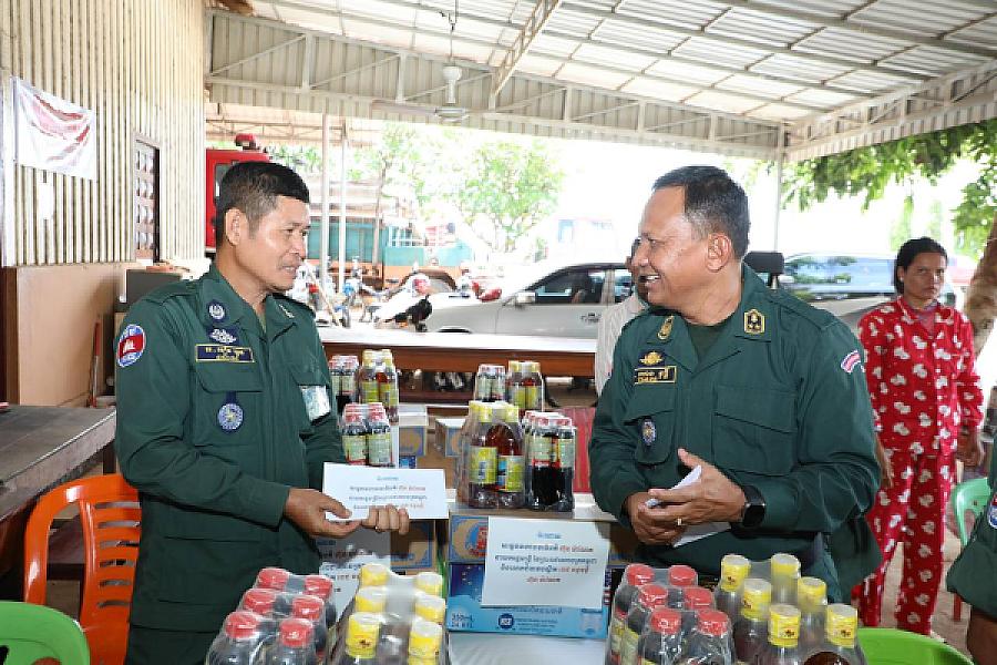 មន្រ្តីនគរបាលជាតិ និងនិវត្តន៍ជន ក្នុងខេត្តកំពង់ចាមចំនួន ១៣នាក់ ទទួលបានអំណោយពីសម្ដេចធិបតី  - Image 5