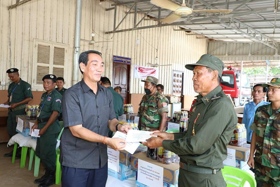 មន្រ្តីនគរបាលជាតិ និងនិវត្តន៍ជន ក្នុងខេត្តកំពង់ចាមចំនួន ១៣នាក់ ទទួលបានអំណោយពីសម្ដេចធិបតី  - Image 6