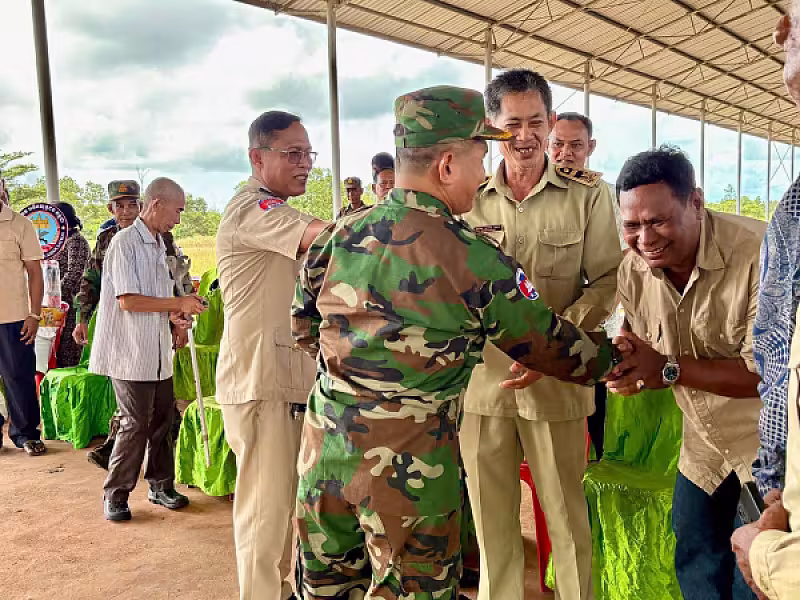 ស.អ.ក ខេត្តកោះកុង ដឹកនាំក្រុមការងារចុះសួរសុខទុក្ខ និងជូនថវិកាបងប្អូនអតីតយុទ្ធជនចំនួន ២០នាក់ នារដូវបុណ្យភ្ជុំបិណ្ឌ - Image 3