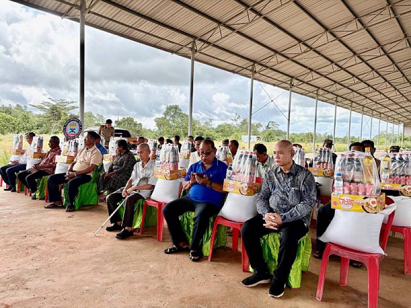 ស.អ.ក ខេត្តកោះកុង ដឹកនាំក្រុមការងារចុះសួរសុខទុក្ខ និងជូនថវិកាបងប្អូនអតីតយុទ្ធជនចំនួន ២០នាក់ នារដូវបុណ្យភ្ជុំបិណ្ឌ - Image 5