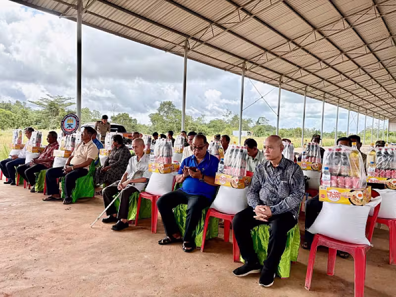 ស.អ.ក ខេត្តកោះកុង ដឹកនាំក្រុមការងារចុះសួរសុខទុក្ខ និងជូនថវិកាបងប្អូនអតីតយុទ្ធជនចំនួន ២០នាក់ នារដូវបុណ្យភ្ជុំបិណ្ឌ - Image 5