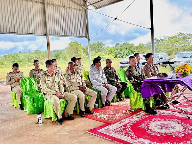 ស.អ.ក ខេត្តកោះកុង ដឹកនាំក្រុមការងារចុះសួរសុខទុក្ខ និងជូនថវិកាបងប្អូនអតីតយុទ្ធជនចំនួន ២០នាក់ នារដូវបុណ្យភ្ជុំបិណ្ឌ - Image 7