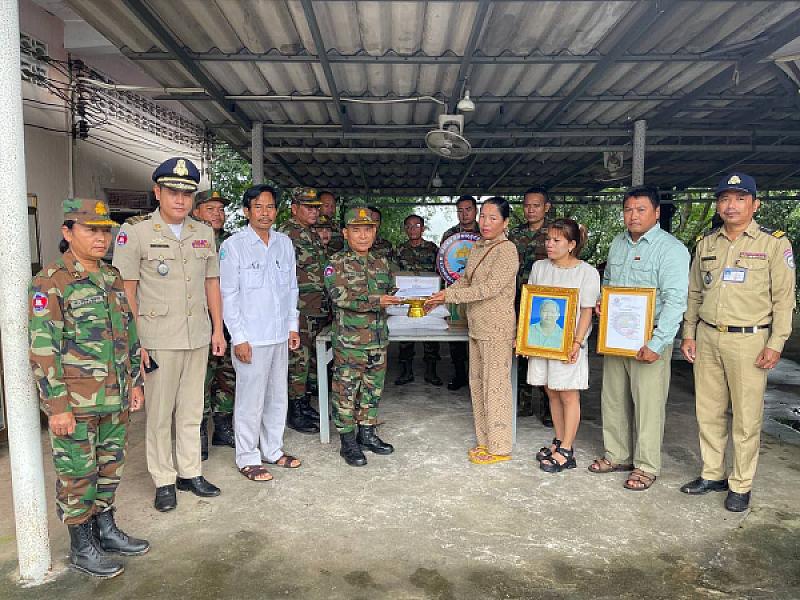 ស.អ.ក ខេត្តកោះកុង នាំយកថវិកាបេឡាមរណសង្គ្រោះជូនគ្រួសារសពសមាជិកអតីតយុទ្ធជនមួយគ្រួសារ - Image 3