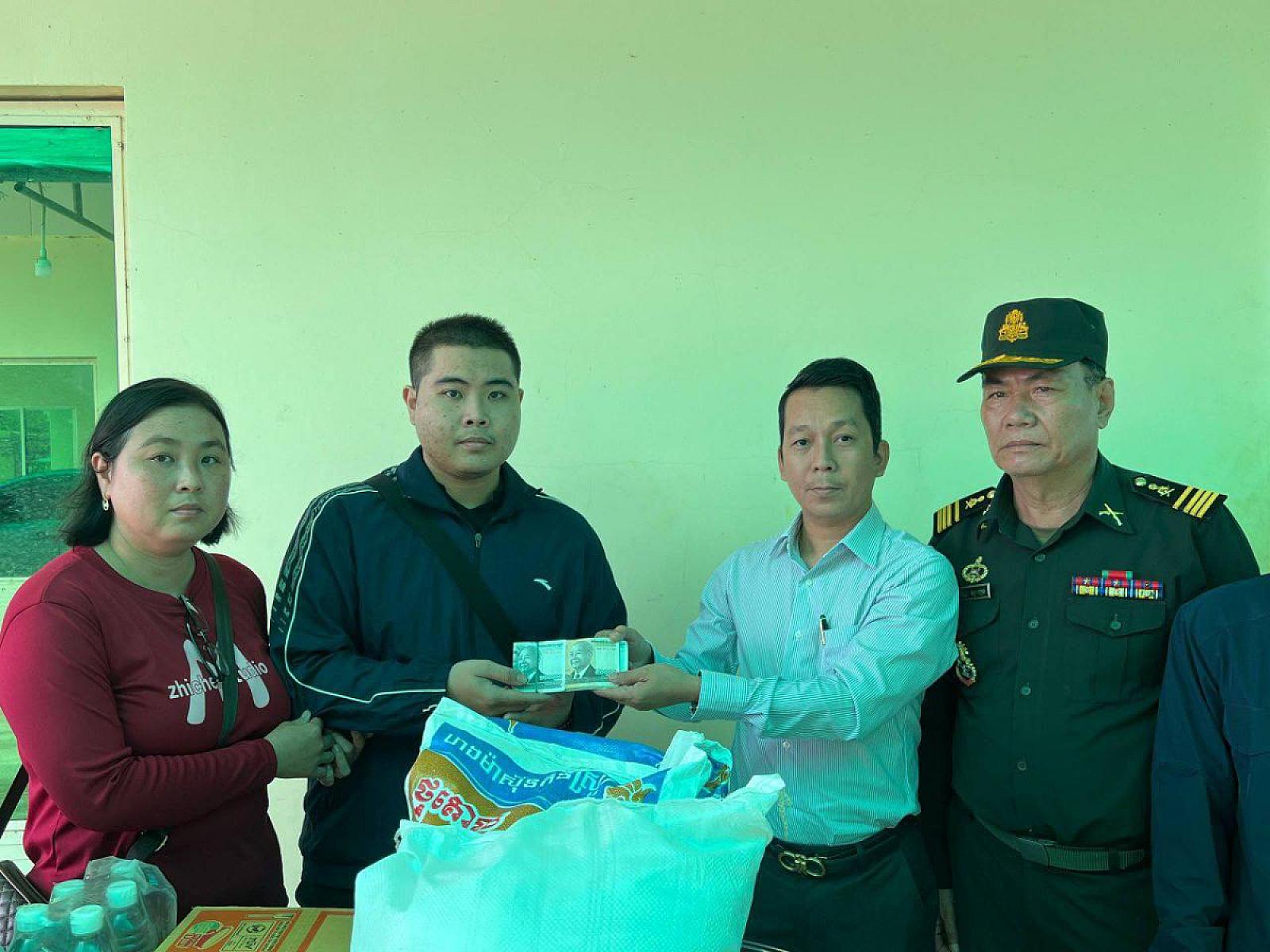 ស.អ.ក ក្រុងសំពៅពូន នាំយកថវិកាបេឡាមរណសង្គ្រោះជូនគ្រួសារសពសមាជិក ស.អ.កមួយគ្រួសារ 