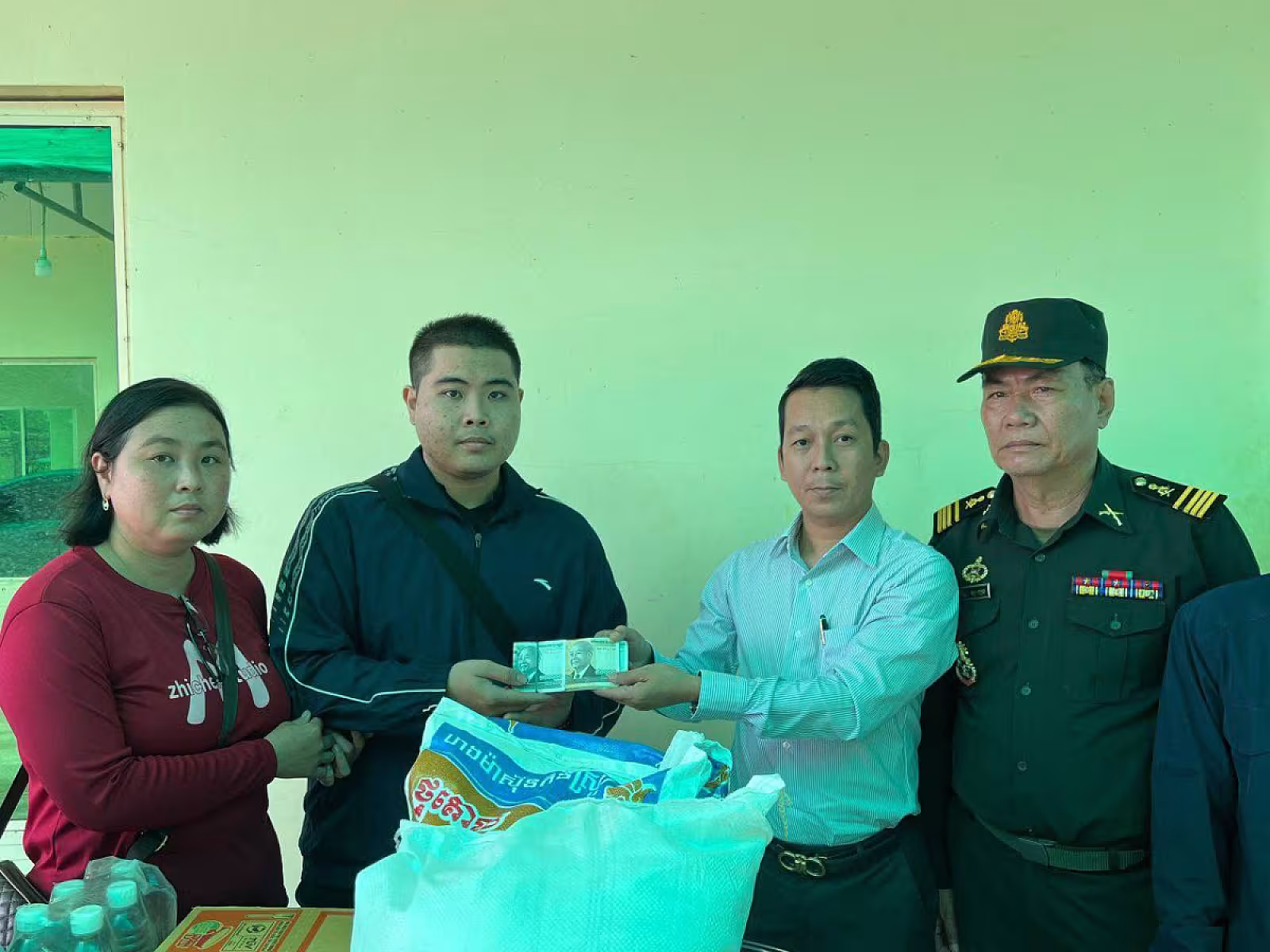 ស.អ.ក ក្រុងសំពៅពូន នាំយកថវិកាបេឡាមរណសង្គ្រោះជូនគ្រួសារសពសមាជិក ស.អ.កមួយគ្រួសារ 