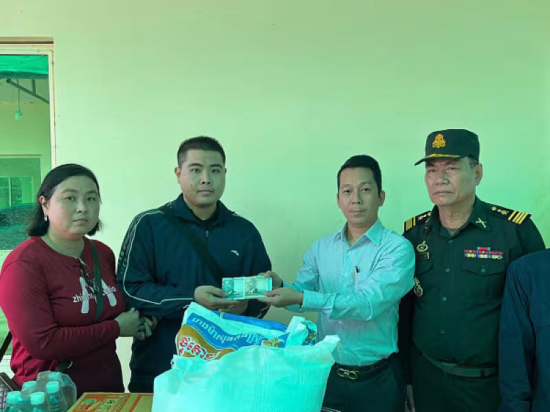 ស.អ.ក ក្រុងសំពៅពូន នាំយកថវិកាបេឡាមរណសង្គ្រោះជូនគ្រួសារសពសមាជិក ស.អ.កមួយគ្រួសារ 