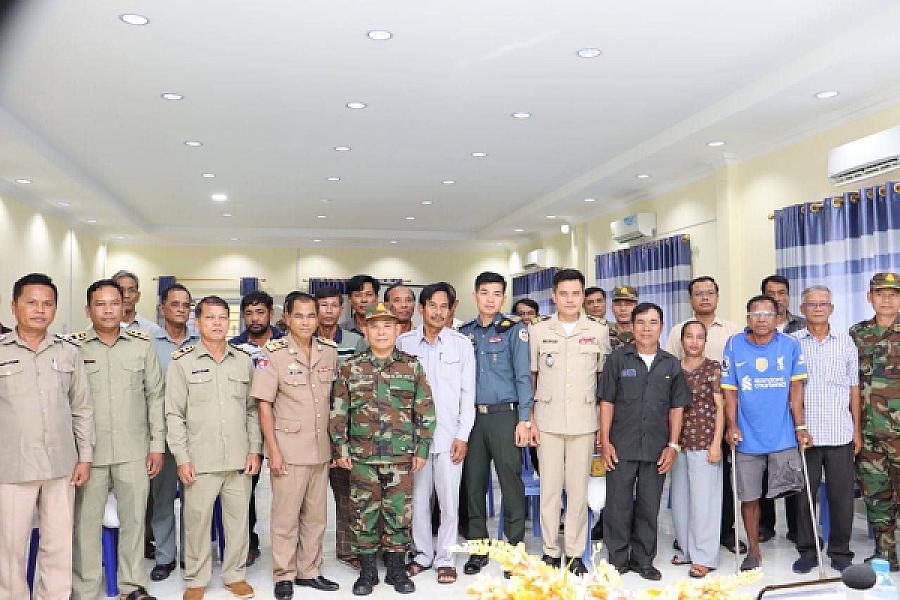 អតីតយុទ្ធជនខ្វះខាតក្នុងខេត្តកោះកុងចំនួន២០នាក់ទទួលបានអំណោយដ៏ថ្លៃថ្លារបស់សម្តេចធិបតី - Image 7