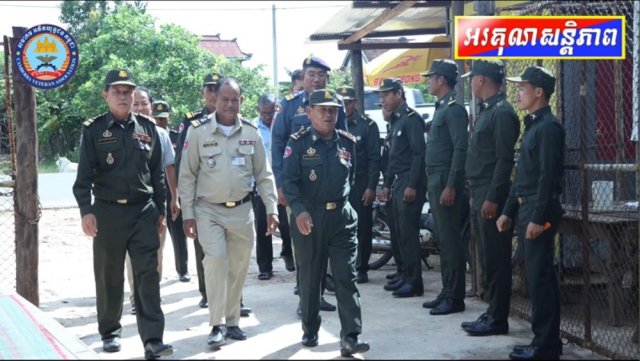 ស.អ.ក. ខេត្តកំពង់ធំប្រគល់ថវិកាបេឡាមរណសង្គ្រោះ និងអំណោយមនុស្សធម៌របស់សម្ដេចធិបតីជូនគ្រួសារសពអតីតយុទ្ធជនពិការនៅស្រុកកំពង់ស្វាយ