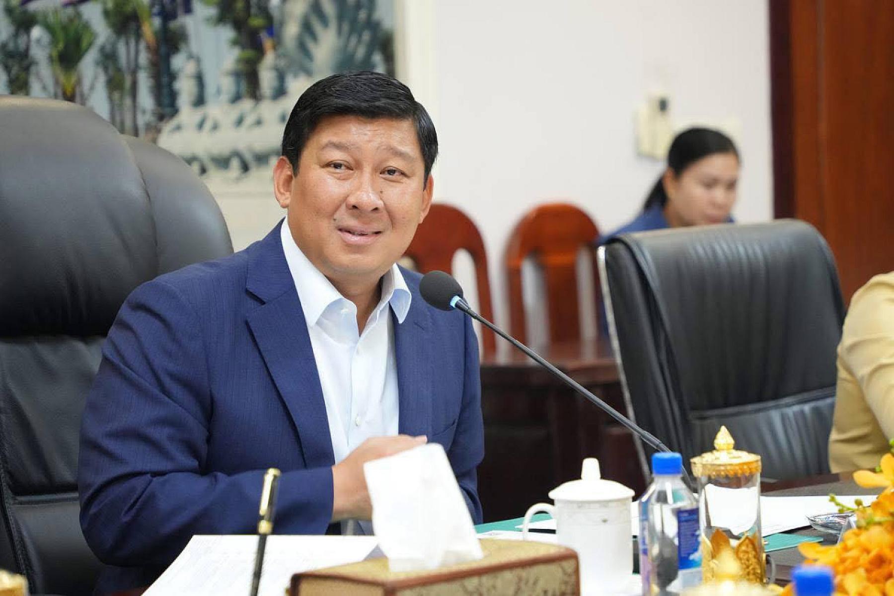 ឯកឧត្តម សាយ សំអាល់ ឧបនាយករដ្ឋមន្រ្តី រដ្ឋមន្រ្តីក្រសួងរៀបចំដែនដី នគរូបនីយកម្ម និងសំណង់ ចូលរួមឧបត្ថម្ភថវិកា ១ម៉ឺនដុល្លារ ដើម្បីរៀបចំមហាសន្និបាតវិសាមញ្ញទូទាំងប្រទេស តំណាងសមាគមអតីតយុទ្ធជកម្ពុជា