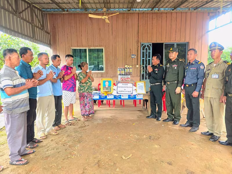 ស.អ.ក ខេត្តព្រះសីហនុ នាំយកថវិកាបេឡាមរណសង្គ្រោះជូនគ្រួសារសពអតីតយុទ្ធជន២ គ្រួសារ - Image 2